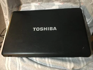 3 X LAP TOP SPARES OR REPAIR - WHITE DELL - BLACK TOSHIBA - PURPLE HP - Afbeelding 1 van 11