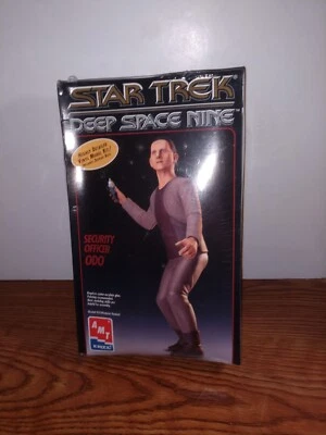 AMT 8761 1995 STAR TREK DEEP SPACE NINE SECURITY OFFICER ODO Sealed Kit - Image 1 of 4