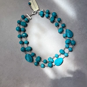 NUEVO CON ETIQUETAS $58 Collar Ann Taylor Turquesa Cuentas 2 Hilos Tono Plata - Imagen 1 de 7