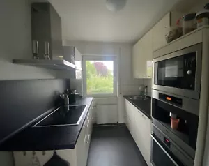 weiß/beige küchenzeile mit elektrogeräten gebraucht - Bild 1 von 3
