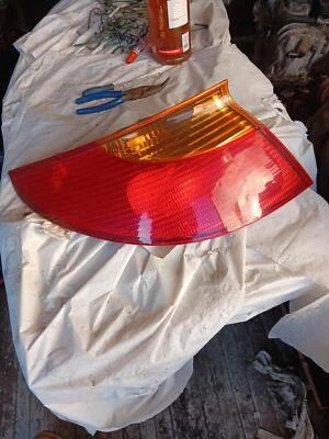 Conjunto de luz trasera izquierda SATURN S SERIES 01 02 Foto 1 de 3