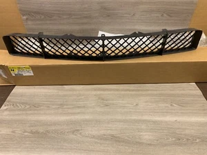 OEM NEW Front Lower Grille Assembly Black 06-13 Chevrolet Corvette 15857168 - Picture 1 of 6