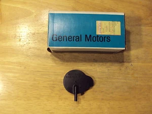 NOS 1967-1975 CHEVROLET - ALL - WINDSHIELD WASHER RESERVOIR CAP - Foto 1 di 4