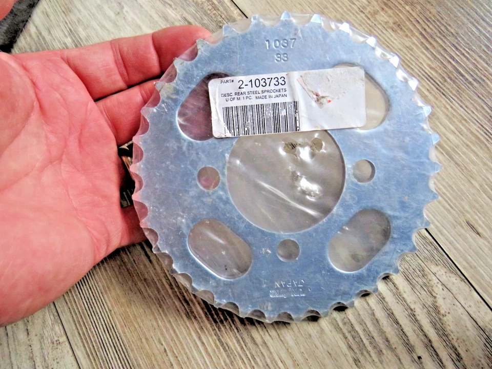 Roda dentada traseira SUNSTAR 2-103733 420-33T Kawasaki KLX110 110L Suzuki DR Z110 OM9 - Imagem 1 de 4