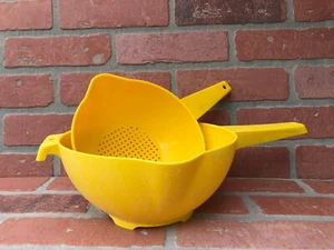 Tupperware hellgelb 2 Siebe Siebe groß & 1 Quart Größe 2er Set - Bild 1 von 3