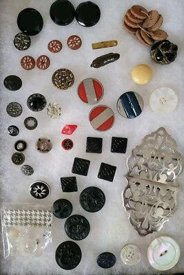 Antiguo Lote de Botones Vintage Vidrio Prensado a Chorro Marcasita Shell Cuero Cuerda Charm Foto 1 de 4