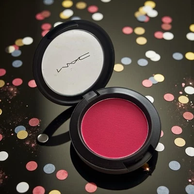 M·A·C Powder Blush Fard à Joues, shade: BRIGHT CORAL .21oz original TALC formula - Image 1 of 4
