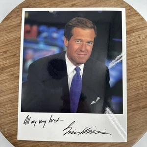 Handsigniertes Brian Williams 8 x 10 Foto - Journalist - TV-Nachrichtensprecher - NBC MSNBC - Bild 1 von 3
