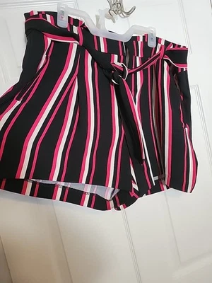 TORRID Womens Pink Striped 5" Stretch Crepe Mid-Rise Tie-Front Shorts Sz 18 - Image 1 of 3