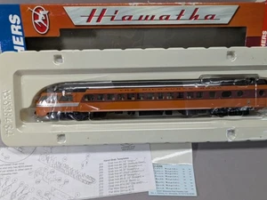HO scale Walthers # 932-9206 MILWAUKEE Road HIAWATHA Skytop Lounge - Picture 1 of 13