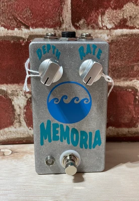 Педаль для гитары Memoria Chorus на основе EHX Small Clone - Изображение 1 из 3