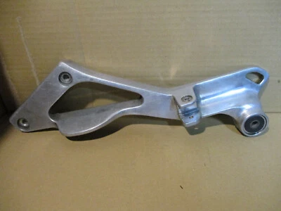 Platine repose pied arrière gauche Yamaha 850 TDM 4TX - Photo 1/4