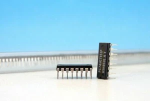 10 x PC74HCT151P 74HCT151 PHILIPS multiplexer 8 ingressi IC 74HCT151N - Foto 1 di 1