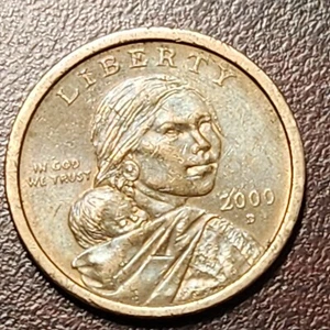 Circulated 2000 D SACAGAWEA ONE DOLLAR COIN US Gold Color - Picture 1 of 11