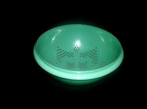 Vintage Tupperware Jadite Green 3 Quart Colander  - Picture 1 of 8