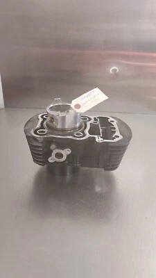 Conjunto de conjunto de cilindros delanteros y pistones Honda Shadow Ace Deluxe VT750 2002 Foto 1 de 4