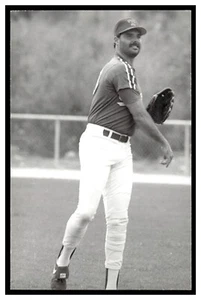 Jeff Russell (1988) Texas Rangers Vintage Baseball Postcard BL2 - Picture 1 of 2