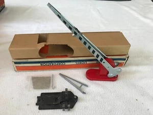 LIONEL Railroad Crossing Gate Train Railway Stop No. 152 with box and insert - Picture 1 of 11