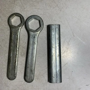 2 Wrenches 22mm & 24mm w/ Extension Handle - Picture 1 of 4