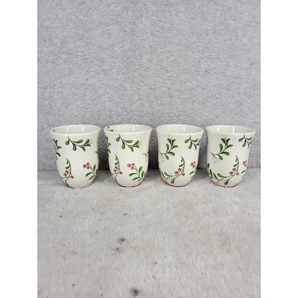 Juego de 4 tazas de acebo Better Homes and Gardens Heritage Collection Holiday 2011 Foto 1 de 4