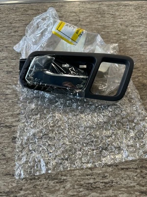 Manija de puerta interior Chevrolet REF OEM 96635827 - Imagen 1 de 3