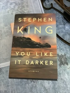 HARDBACK BOOK - STEPHEN KING - YOU LIKE IT DARKER   (NEW) - Imagen 1 de 1