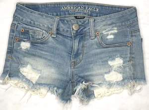 American Eagle Distressed Shortie Denim / Jeansshorts Spitzentasche Größe 00 - Bild 1 von 12