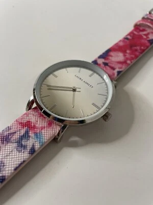 Juego de reloj con correa floral Laura Ashley para mujer - Solo correa floral - Funciona Foto 1 de 4
