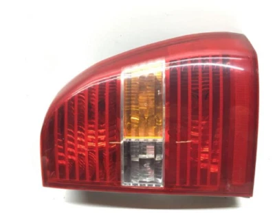 Luz trasera pasajero derecho Kia Sportage 2007-2008 Foto 1 de 2