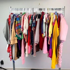 Lotto abbigliamento bambino vintage ingrosso 69 pezzi anni 60-90 Y2K varie taglie - Foto 1 di 3