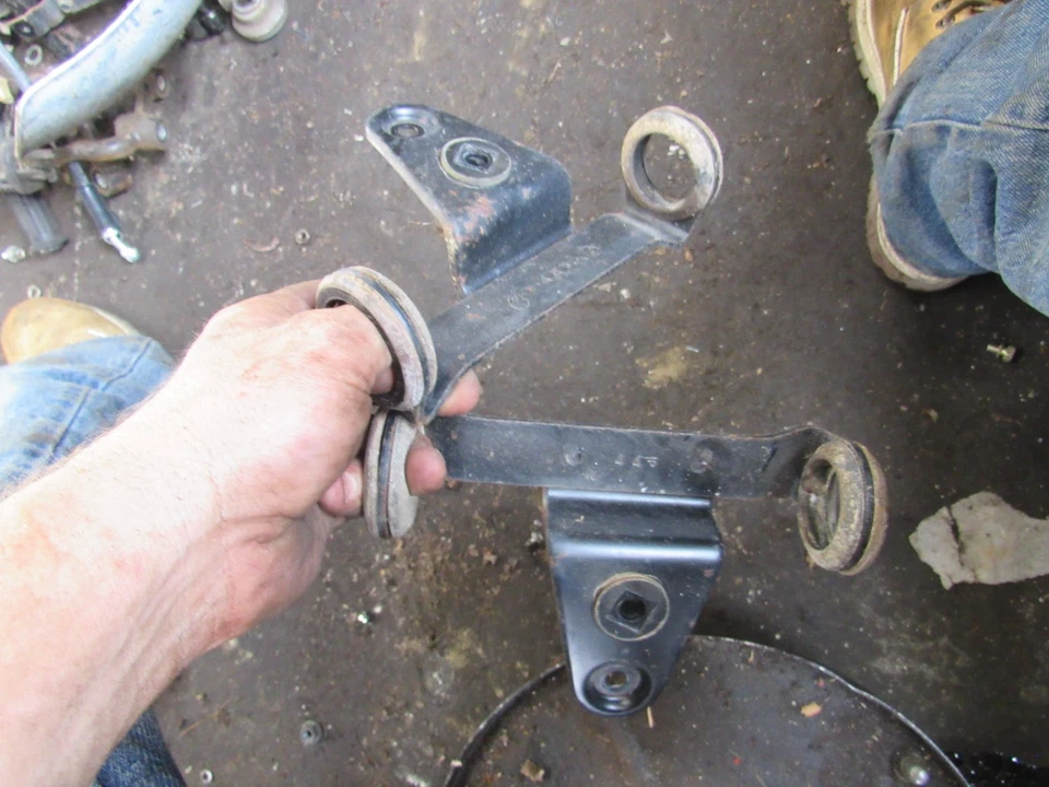 Suzuki GS450 GA 1983 suzukimatic faros orejas soportes de montaje oreja izquierda derecha Foto 1 de 1