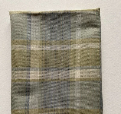 Remanente de tela de diseñador Macniel Check Aloe 24x24" Foto 1 de 3