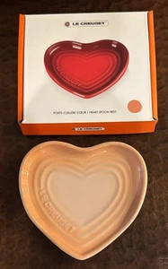 Le Creuset Herz Löffelablage Peche Pfirsich Valentinstag Neu im Karton - Bild 1 von 2