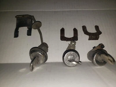 Vasos con cerradura de puerta y vaso con cerradura de maletero de Chevrolet Caprice 1986 Foto 1 de 3