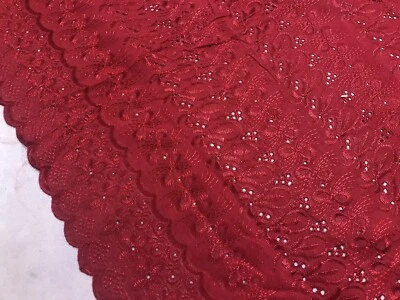 "Tela bordada de ojales de algodón borgoña 44"" de ancho vendida por yarda" Foto 1 de 4