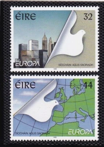 IRELAND #960-961 MNH PEACE & FREEDOM (DOVE / RECONSTRUTED CITY & MAP OF EUROPE) - Picture 1 of 1