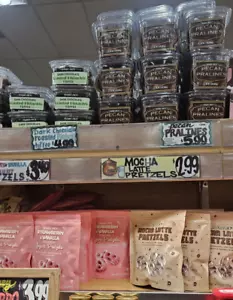 🔥DIVERTIDO Trader Joe's Snack Box 5 artículos correo prioritario caja de envío mediana🔥 - Imagen 1 de 3