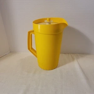 Brocca a pulsante gialla Tupperware VINTAGE 800-9; contiene 2+ QUARTI - Foto 1 di 8