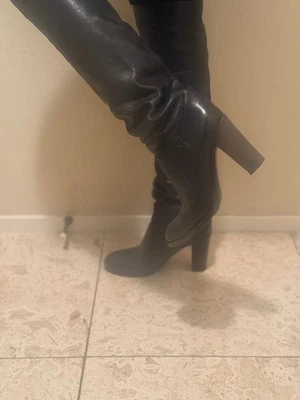 L'AUTRE CHOICE: Botas negras hasta la rodilla - Usadas Foto 1 de 4