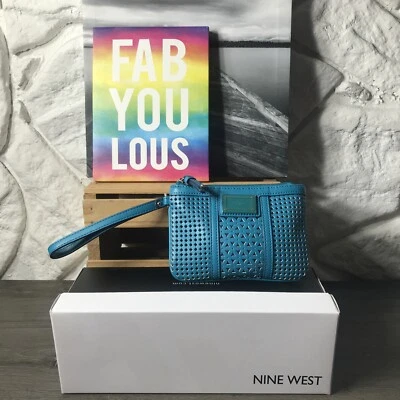Carteira NINE WEST turquesa perfurada falsa patente logotipo zíper pulseira usada em excelente estado usado - Imagem 1 de 4