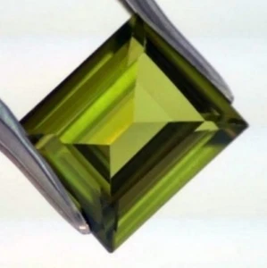 MAN MADE SYNTHETIC PERIDOT 10 x 8 MM BAGUETTE CUT OUTSTANDING COLOR AAA - Picture 1 of 1