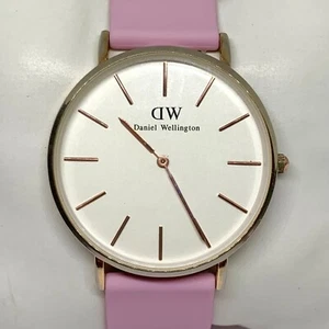 Daniel Wellington Classic B40R5 Women's Watch 40mm Gold tone case running - Picture 1 of 7