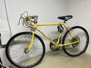 1970’s Yellow Schwinn Varsity Bike ?!?Vintage?!? Fast Bike 10 Speed All Their - Picture 1 of 24