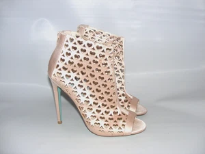 Tacones Betsey Johnson Token corazones perforados punta abierta para mujer talla 8 M - Imagen 1 de 12