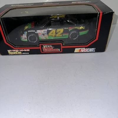 KYLE PETTY 1991 #42 MELLO YELLO RACING CHAMPIONS ESCALA 1/24 NASCAR NUEVO EN CAJA Foto 1 de 4