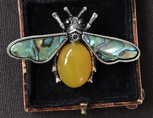 Vintage Style Jewellery Natural Yellow Gem And Mother of pearl Bee Brooch - Picture 1 of 2