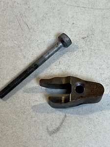 2007-11 Mercedes W204 C Class 2.1 Diesel Fuel Injector CLAMP + bolt A6510160238 - Picture 1 of 4