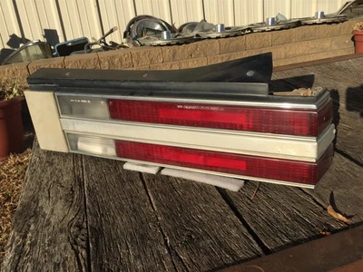 Conjunto de luz trasera derecha Buick Century 1982 1983  Foto 1 de 4