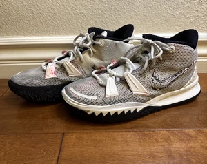 Scarpe da basket Nike Kyrie 7 EP Pale Ivory CZ0143-100 da uomo taglia 10,5 - Foto 1 di 24