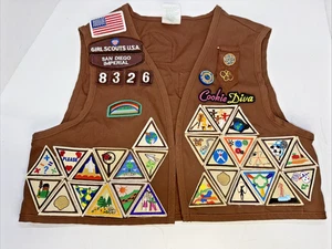Pfadfinder Brownie Weste mit über 50 Patches & Pins Jahr 2000er Medium - Bild 1 von 23
